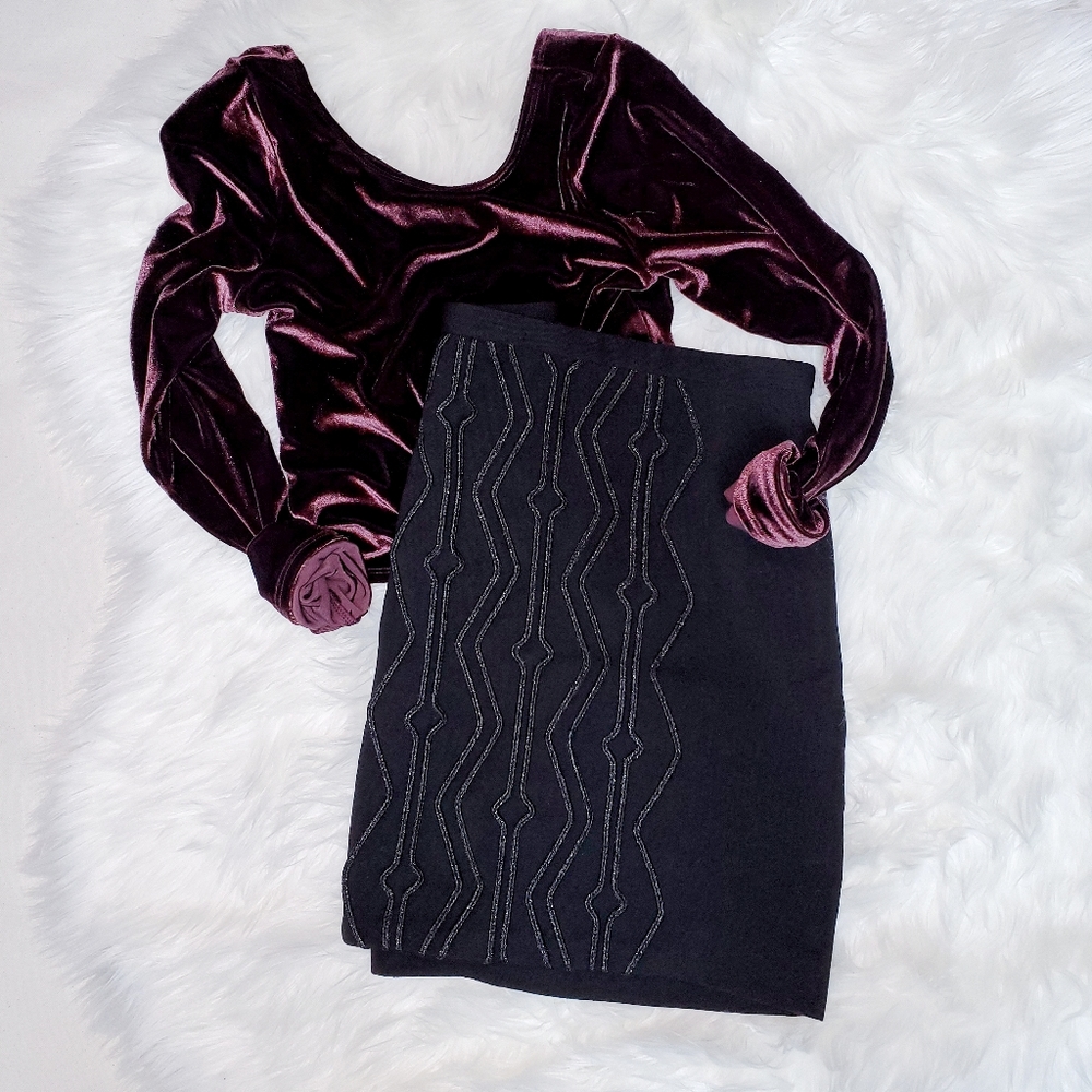 NWOT Metallic Appliqué Mini Skirt
